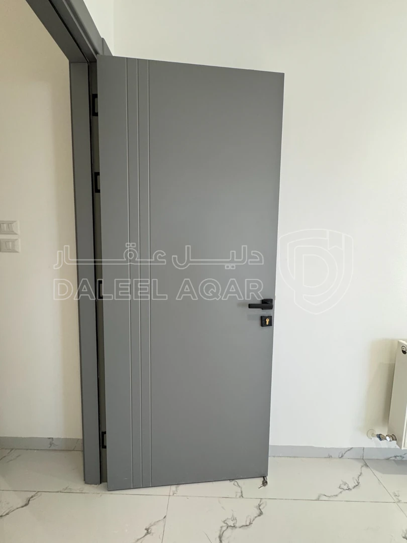شقة في قرب جامعة البتراء- طريق المطار (طريق الخدمات) - 115,000 دأ - صورة 1